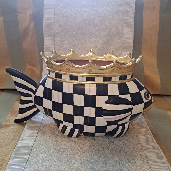 MacKenzie-Childs Black and White Checkered Crowned King Fish Planter - Picture 13 of 14